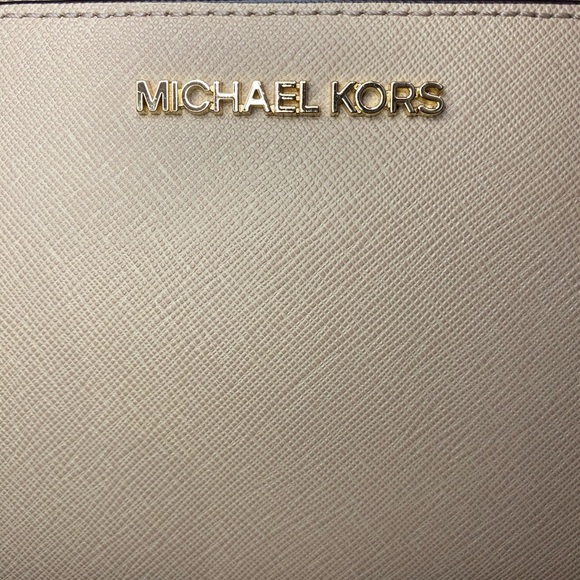 Michael Kors Beige wallet/wristlet - Picture 2 of 6